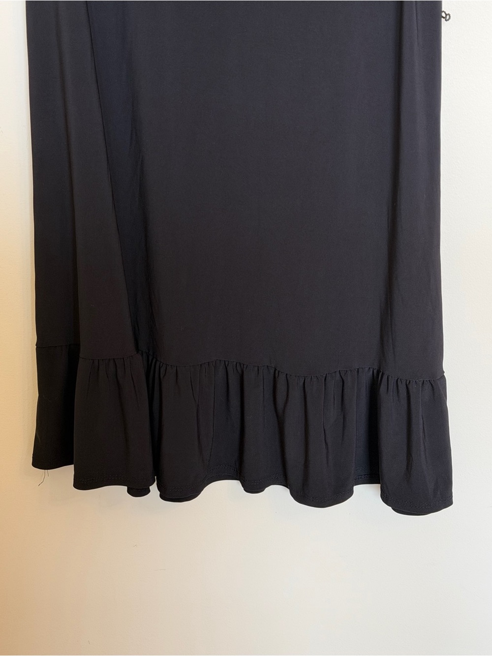 Tiana B Black Ruffle Hem Shift Dress Minimalist Office Siren Classic L - Picture 3 of 8